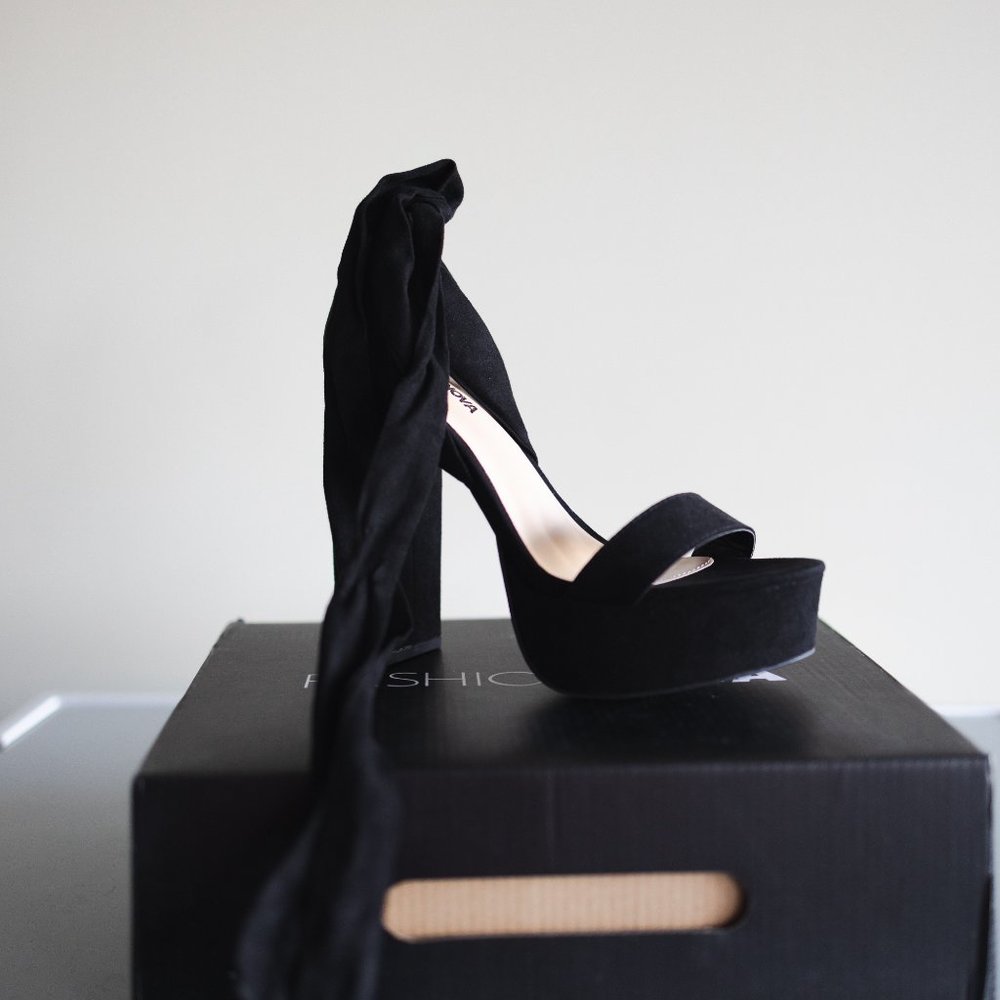 Fashion Nova - Wrap Around Heels